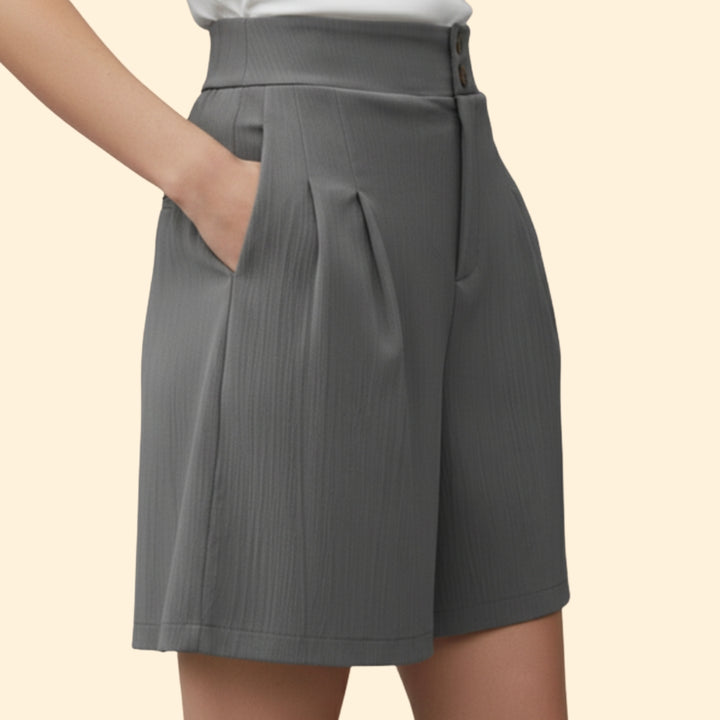 Women's Buttoned Pleated Shorts