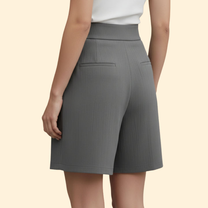 Women's Buttoned Pleated Shorts