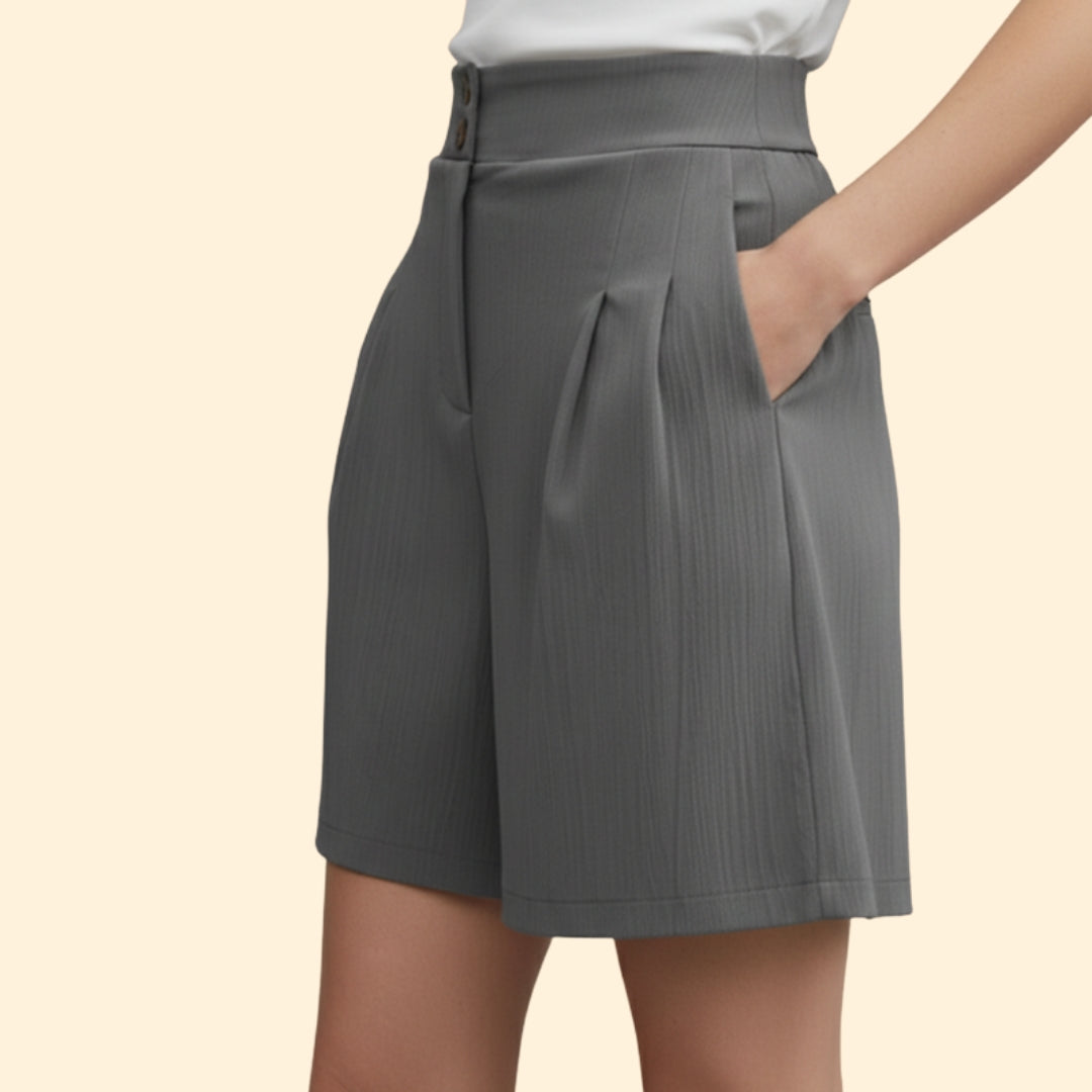 Women's Buttoned Pleated Shorts