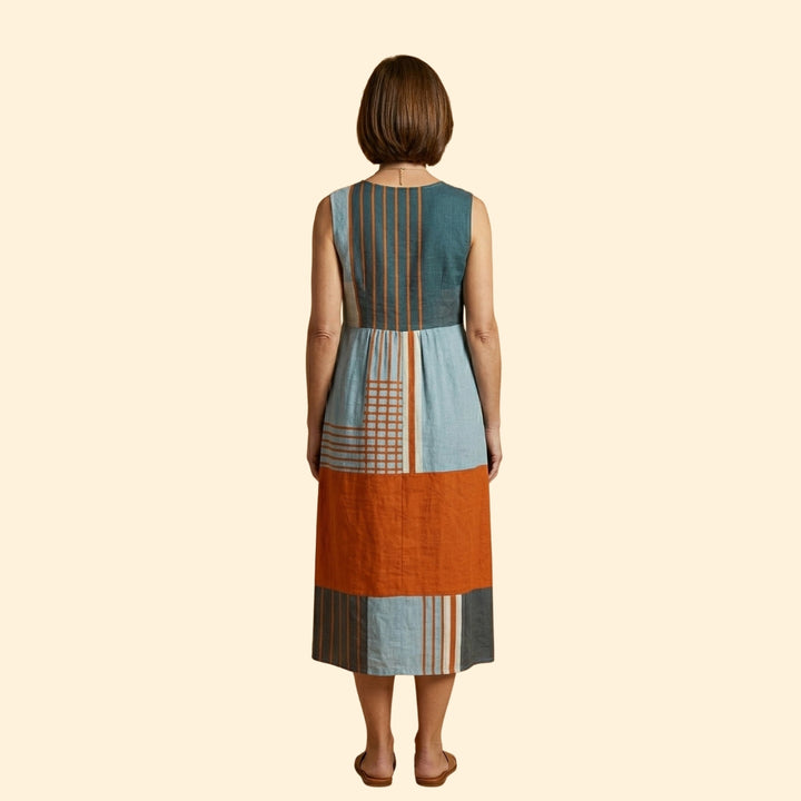 Women's Midi Dress with Geometric Design and Side Pockets